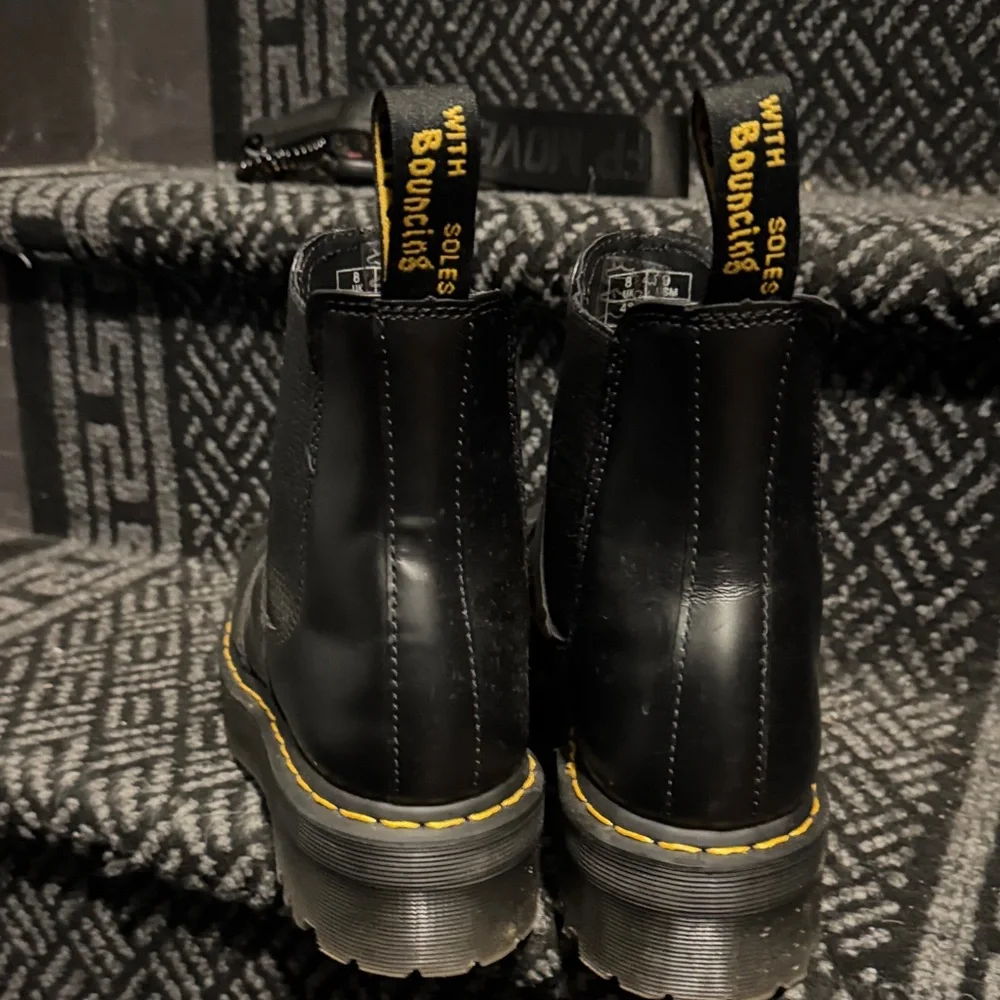 Dr. Martens Smooth Leather Platform Chelsea Boots 2976 - Picture 3 of 8